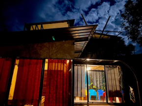 Kians Avenue Glass House